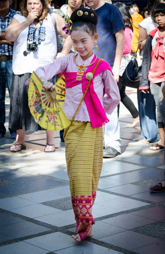 performer at Wat Phra That Doi Suthep
